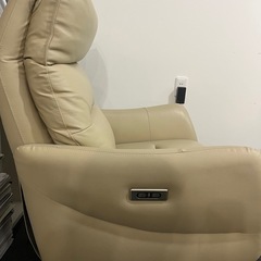 ニトリ電動リクライニングソファーの画像