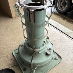 アラジン灯油ストーブの画像