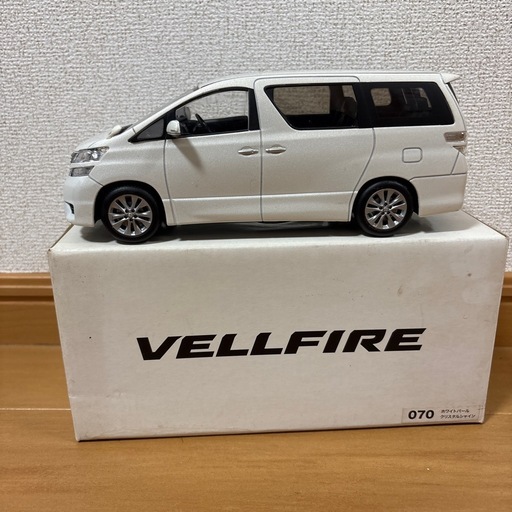 トヨタ　ヴェルファイア（VELLFIRE）　ダイキャスト1/24スケール　
ミニカー    カラー見本モデル　非売品