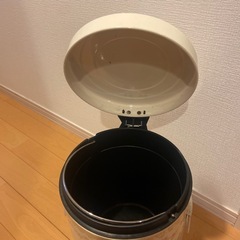 ゴミ箱の画像