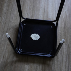 縞模様のスツール の画像