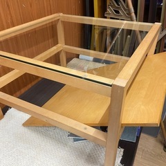 IKEA ガラステーブル 天板に傷あり 中古の画像