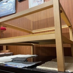 IKEA ガラステーブル 天板に傷あり 中古の画像