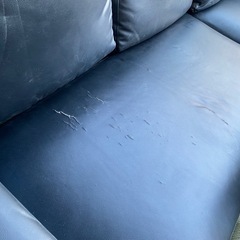 🟥半額セール対象🟥訳アリ特価品‼️ブラック フェイクレザー3人掛けソファ  ※一部レザー割れ有り、裏地無しの画像