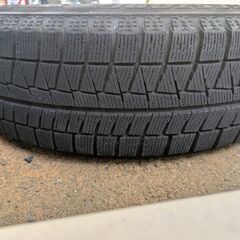 スタッドレスタイヤ、アルミホイールの画像