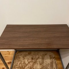 テーブル　作業台　机　勉強　パソコンの画像