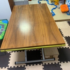 昇降テーブル（ニトリ）の画像