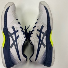 バドミントンシユ－ズ　27.5cmの画像