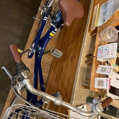 【SALE！防犯登録無料！前後タイヤ・チューブ新品！】LEDオートライト　6段変速　27インチ自転車　ネイビーブルーの画像