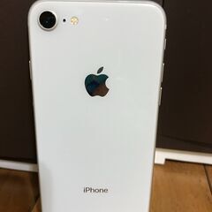 iPhone 8 【SIMロック解除済】SIMフリー　ホワイト　本体　スマホの画像
