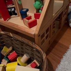 ミッキーマウス積み木、マザーグース木のお家、木の家具、ぬいぐるみの画像