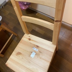 IKEAダイニングテーブルと椅子の画像