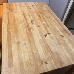 IKEAダイニングテーブルと椅子の画像