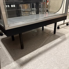 ガラスショーケース　ディスプレイの画像