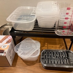 タッパ4種&ボウル&ザル&野菜カッター&おろし器&はかりの画像