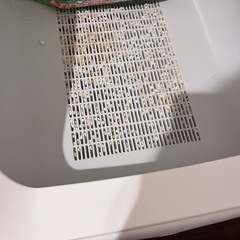 ペット 自動餌やり器、トイレ セット（砂 残6割 おまけ） 着払い可能の画像