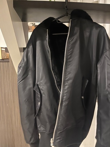 リバーシブルフェイクファーボンバージャケットーブラック（ZARA）