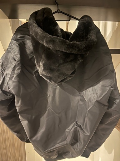 リバーシブルフェイクファーボンバージャケットーブラック（ZARA）