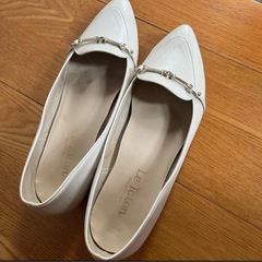 ルタロン　Le Talon ポインテッドトゥローファー ホワイトの画像