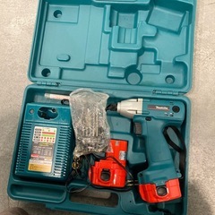 【ジモティー割】makita 12V 充電式インパクトドライバー バッテリー2個付き（ID1721）の画像