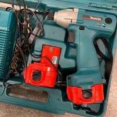 【ジモティー割】makita 12V 充電式インパクトドライバー バッテリー2個付き（ID1721）の画像