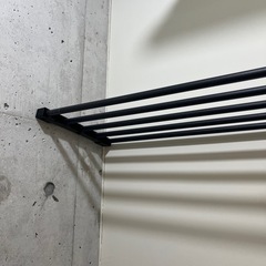 突っ張り棚　黒の画像