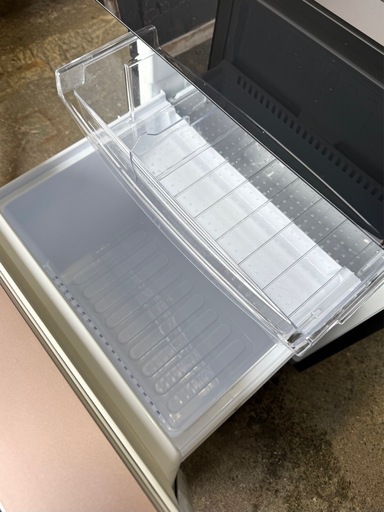 札幌市内配送可 美品 19年製 SHARP シャープ 137L 2ドア冷蔵庫 SJ-GD14E-B ピュアブラック 扉左右付け替えタイ