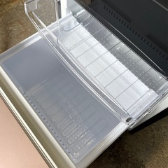 札幌市内配送可 美品 19年製 SHARP シャープ 137L 2ドア冷蔵庫 SJ-GD14E-B ピュアブラック 扉左右付け替えタイプ  の画像