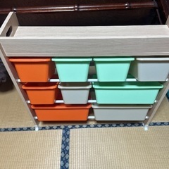 おもちゃ収納棚 の画像