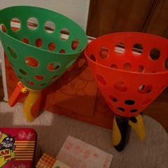 おもちゃ、かるた5種類、メモ帳、タオルハンカチ、ガチャガチャ等の画像