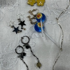 安物アクセサリーまとめ売りの画像