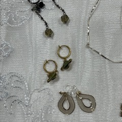 安物アクセサリーまとめ売りの画像