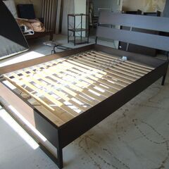 IKEA TRYSIL ベッドフレーム ダブルサイズ ダークブラウン ダブルベッドの画像