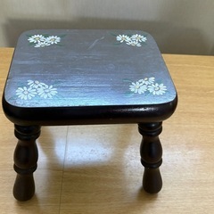 トールペイントのスツールの画像