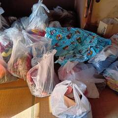 いろんな糸や布生地の画像