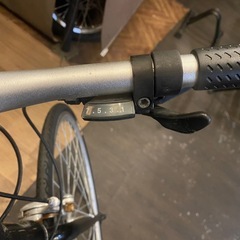 【年末セール！防犯登録無料】クロスバイク　700c 7速の画像