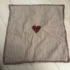 IKEA クッション2つ（希望であればカバーもお譲りします）の画像