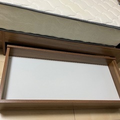 美品オシャレダブルベッド＋新品マットレスカバー付き!の画像