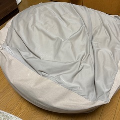 無印良品   ビーズクッション 体にフィットするソファの画像