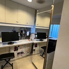 等身大の鏡の画像