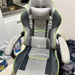 ゲーミングチェアの画像