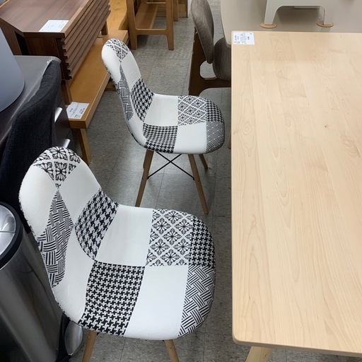 【軽トラック無料貸出！】光製作所　ダイニング５点セット【テーブル本体＋柄模様椅子４点付き】