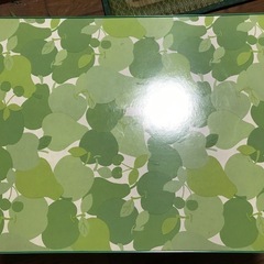 フルーツ柄のミニテーブルの画像