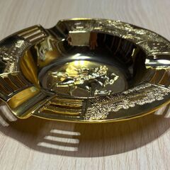 灰皿2点 金色の馬の彫刻 皇居 金属製 ドイツの風景画の灰皿 陶器の画像