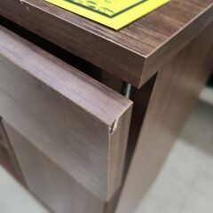 J4000【リユースのサカイ柏店】IRIS OHYAMA　アイリスオーヤマ　扉付きキッチンワゴン　TKW-90　ウォルナット　クリーニング済　参考価格12,540円の画像