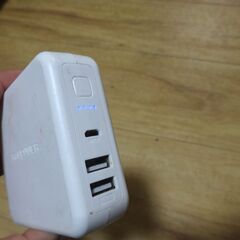 RAVPOWER アダプター一体型モバイルバッテリー　6700mAの画像