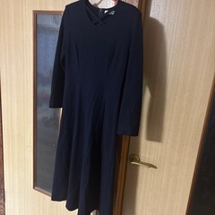 レディース紺色ワンピースの画像