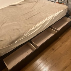 ダブルベッドの画像