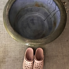 直径58x高さ30(cm約)の常滑焼のメダカ鉢、睡蓮鉢、ビオトープなどに使えるの画像