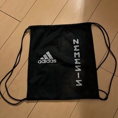 adidas巾着袋の画像